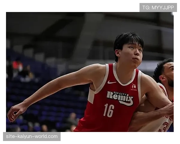 杨瀚森篮下强攻效率明显提升 拉开与同位置对手防守差距