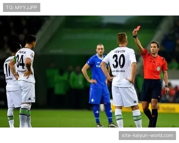 红牌停赛规则：一般至少停赛一场，严重犯规可追加处罚