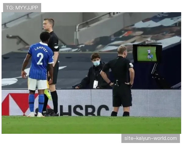 门前冲撞犯规判罚标准拆解：哪些行为才能被吹？